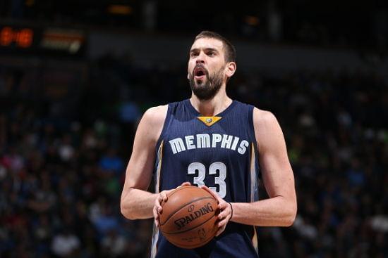 对猛龙跨季10连胜！布伦森35+6三分势不可挡 与场边球迷对喷太经典