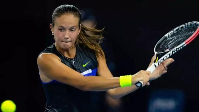 今天体能考验很大！杨瀚森次节被换下脸露疲倦