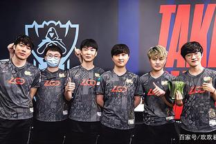 镜报：多特想明年夏天签桑乔，但后者必须接受大幅降薪