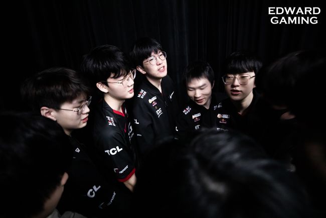 有利于他们 有利于他们